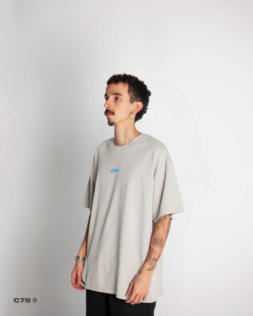 CAMISETA OVERSIZE REBORN GRIS DOORS